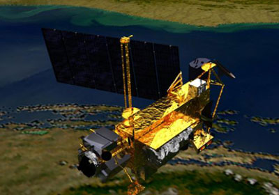 يبلغ طول القمر الصناعي UARS 35 قدما وعرضه 15 قدما فيما يبلغ وزنه 13 ألف رطل